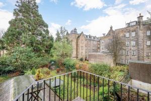 Queens Gardens No 18