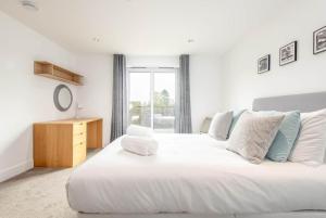 Square Green - No 14 Balcony