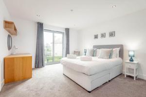 Square Green - No 14 Balcony