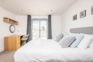 Square Green - No 14 Balcony