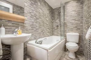 Skye Sands - Alexandra Loft