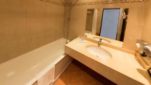 Hotels Hotel Ariane : photos des chambres