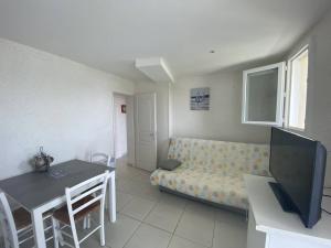 Appartements T2 2* avec Terrasse & Jardinet - 400m Plage - FR-1-738-45 : photos des chambres