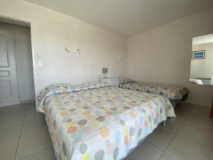 Appartements T2 2* avec Terrasse & Jardinet - 400m Plage - FR-1-738-45 : photos des chambres