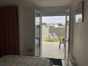 Appartements T2 2* avec Terrasse & Jardinet - 400m Plage - FR-1-738-45 : photos des chambres