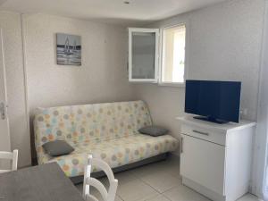 Appartements T2 2* avec Terrasse & Jardinet - 400m Plage - FR-1-738-45 : photos des chambres