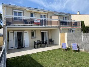 Appartements T2 2* avec Terrasse & Jardinet - 400m Plage - FR-1-738-45 : photos des chambres