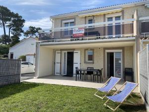 Appartements T2 2* avec Terrasse & Jardinet - 400m Plage - FR-1-738-45 : photos des chambres