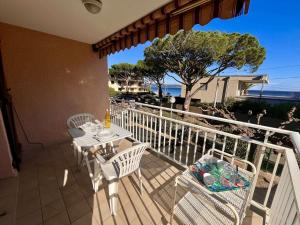 Studio climatisé avec parking face à la mer - 2 couchages - FR-1-226B-233