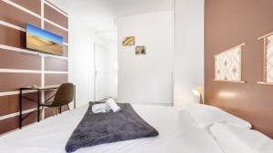 Maisons d'hotes LA COLOC CHOCO - Belle Colocation en hypercentre / 5 chambres privees / Salle de bains privative / Proche Gare et Tram / Wifi et Netflix : photos des chambres