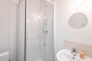 M022 studio avec balcon proche de la gare