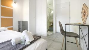 Maisons d'hotes LA COLOC CHOCO - Belle Colocation en hypercentre / 5 chambres privees / Salle de bains privative / Proche Gare et Tram / Wifi et Netflix : photos des chambres