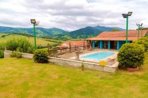 Incrivel chacara com pisc e churrasq em Extrema MG - Roseiras