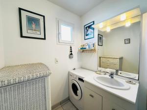 Maisons de vacances Maison lumineuse a Fouras, proche mer, 6 pers, 3 ch, jardin - FR-1-709-89 : photos des chambres