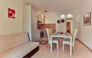 1 Bedroom Gorgeous Apartment In Medulin