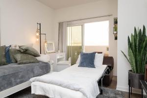 Hollywood Apartment Near Walk of Fame