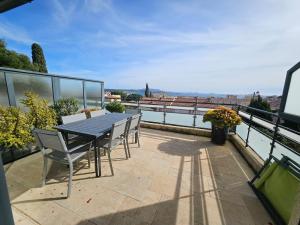 Appartements Agreable appartement vue mer a Bandol Piscine : photos des chambres