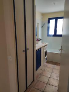 Appartements 2-room apartment with a magnificent view of the sea, in carqueiranne in the var, 12km from the isles de porquerolles boarding port – 2/4 people : photos des chambres