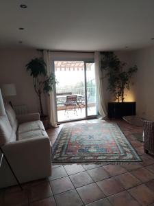 2-room apartment with a magnificent view of the sea, in carqueiranne in the var, 12km from the isles de porquerolles boarding port – 24 people