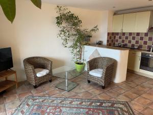 2-room apartment with a magnificent view of the sea, in carqueiranne in the var, 12km from the isles de porquerolles boarding port – 24 people