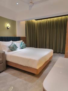 Hotel Vaishnavi Heights, Solapur