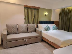 Hotel Vaishnavi Heights, Solapur