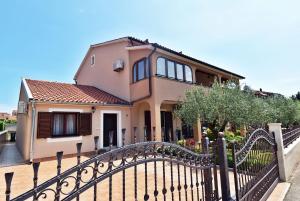 Apartments Tina & Denis