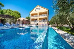 MY DALMATIA - Holiday home Blanka with private infinity pool - Kakma