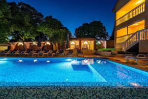 MY DALMATIA - Holiday home Blanka with private infinity pool