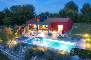 Red House Kraj Drage - Villa with Swimming Pool and Playground - Pićan
