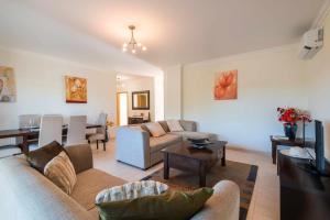 Balaia Residense Penthouse 2 Bedroom Apartment with Pool