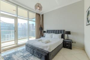 Spacious 3BDR Apartment in Marina with Office