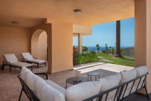 Serene 3-Bedroom with Sea and Sunset Views