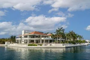 Luxury villa 5 bdr oceanfront 5 min walk to cenote - Xetna