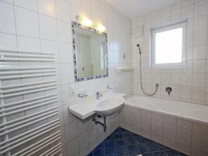 Modern Apartment in Fiss at Ski Bus Stop