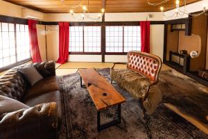 小グループ専門貸切一軒家 パーティーOK観光スポット徒歩圏内 小諸駅歩2分揚羽屋 Specializing in small groups, Party OK, Walking to tourist spots, Vacation Rental House 2 min from Komoro sta