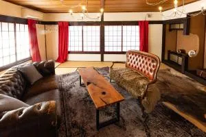 小グループ専門貸切一軒家 パーティーOK観光スポット徒歩圏内 小諸駅歩2分揚羽屋 Specializing in small groups, Party OK, Walking to tourist spots, Vacation Rental House 2 min from Komoro sta - Nagakubofuru