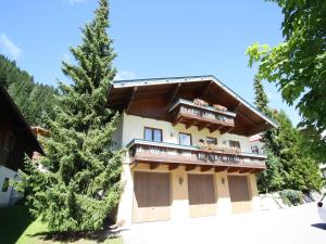 Appealing Apartment in Kleinarl with Ski-Storage