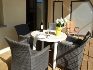 APARTAMENTO EN ROSES A 2 MINUTOS DE LA PLAYA CON VISTA AL MAR