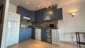 Bonito piso en Roses con piscina y parking AV-66