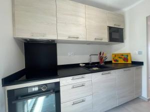 Precioso apartamento con vistas espectaculares de la Bahia Roses AV-48