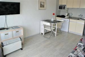 Estudio Fantástica vista al mar Roses AV-14