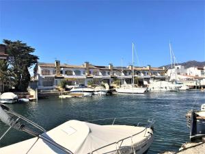 Apartamento en Roses con vistas al canal y piscina AV-52