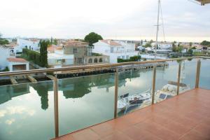 Apartamento en Roses con vistas al canal y piscina AV-52