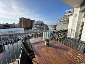 Precioso apartamento con vistas canal cerca playa AV-62