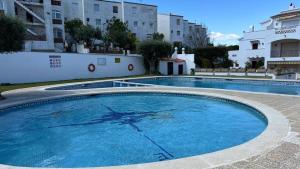 Piso planta baja salida piscina AV-03