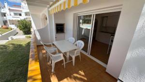 Piso planta baja salida piscina AV-03