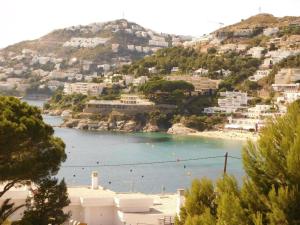 Casa con vistas al mar y a la montaña en la Almadrava AV-36 - 3hvězdičkové hotely ve městě Roses