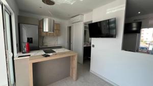 Precioso estudio al lado playa AV-63