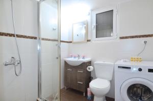 A cozy minimal apartment at Koukaki, Dimitrako...